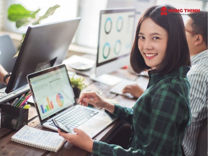 Nhân viên chính thức