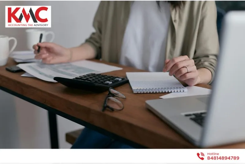 tu-lam-hay-thue-chuyen-gia